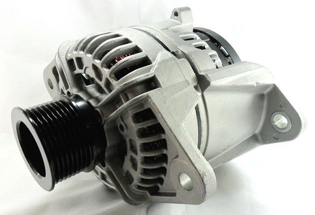 ALT008 - Alternador eletrônico modelo Bosch 0124655008 24V 110 A, polia 8 canais com 63mm. Aplicação Volvo