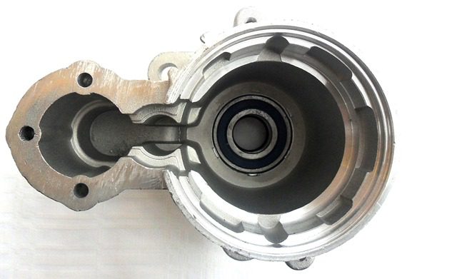 MDMI472 - Mancal dianteiro  para motor de partida Mitsubishi M009T80472 com rolamento e retentor MBB Axor, outros.